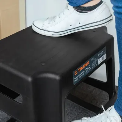 Butaco Silla Y Escalera De 2 Peldaños Tolerancia De 136 Kg Truper